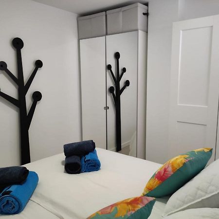1 Bedroom Beachfront Apartment At Torecilla Beach 内尔哈 外观 照片
