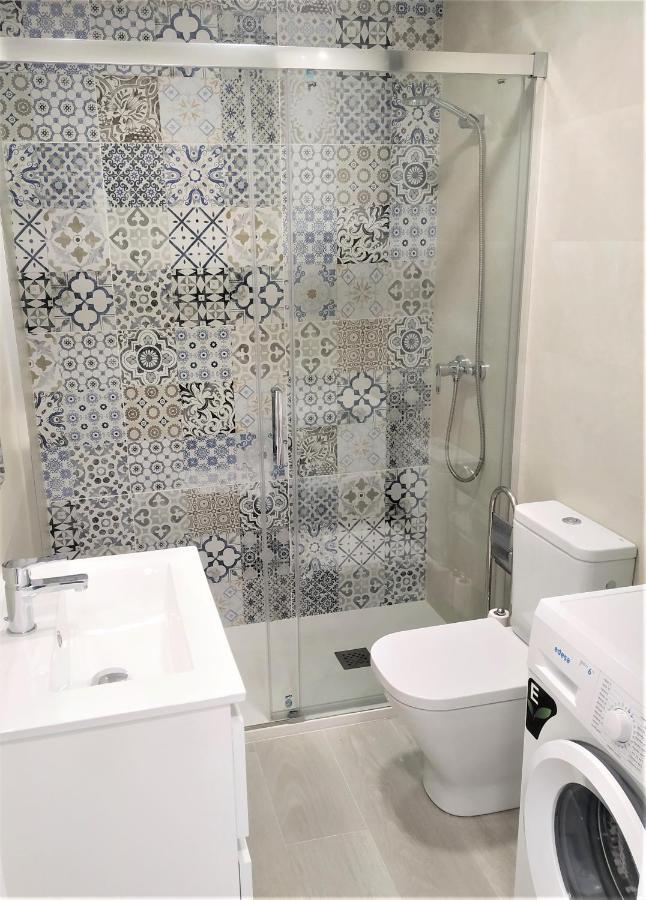 1 Bedroom Beachfront Apartment At Torecilla Beach 内尔哈 外观 照片