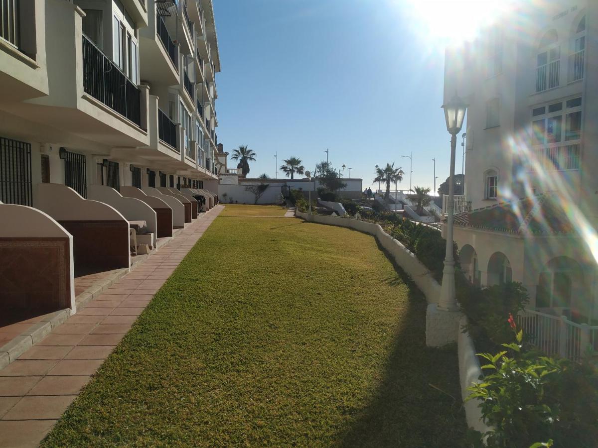 1 Bedroom Beachfront Apartment At Torecilla Beach 内尔哈 外观 照片