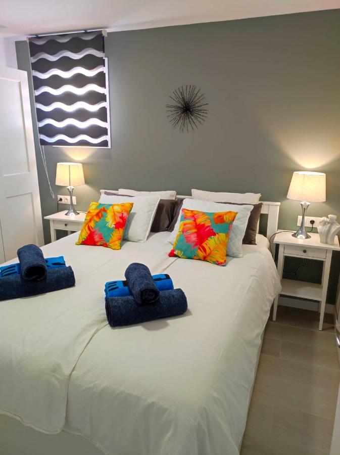 1 Bedroom Beachfront Apartment At Torecilla Beach 内尔哈 外观 照片