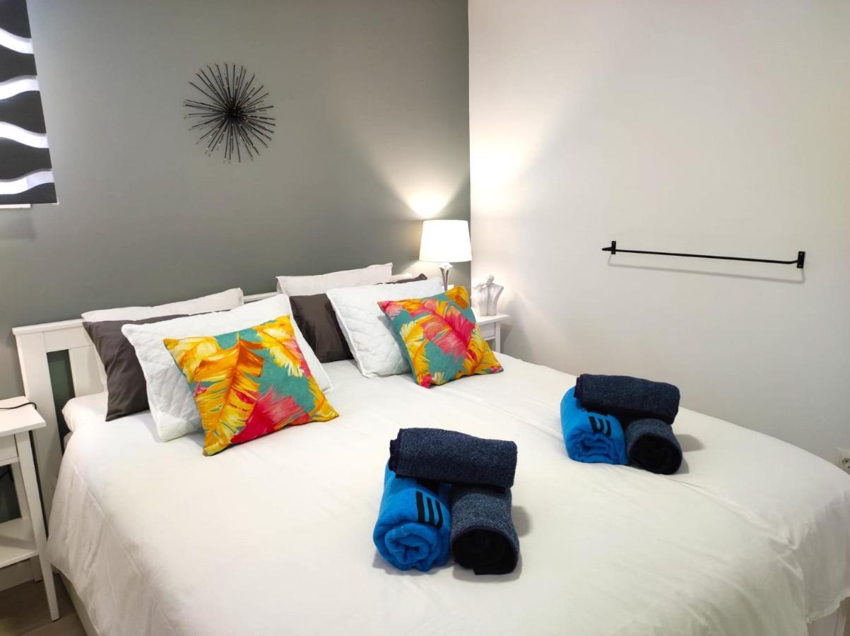 1 Bedroom Beachfront Apartment At Torecilla Beach 内尔哈 外观 照片