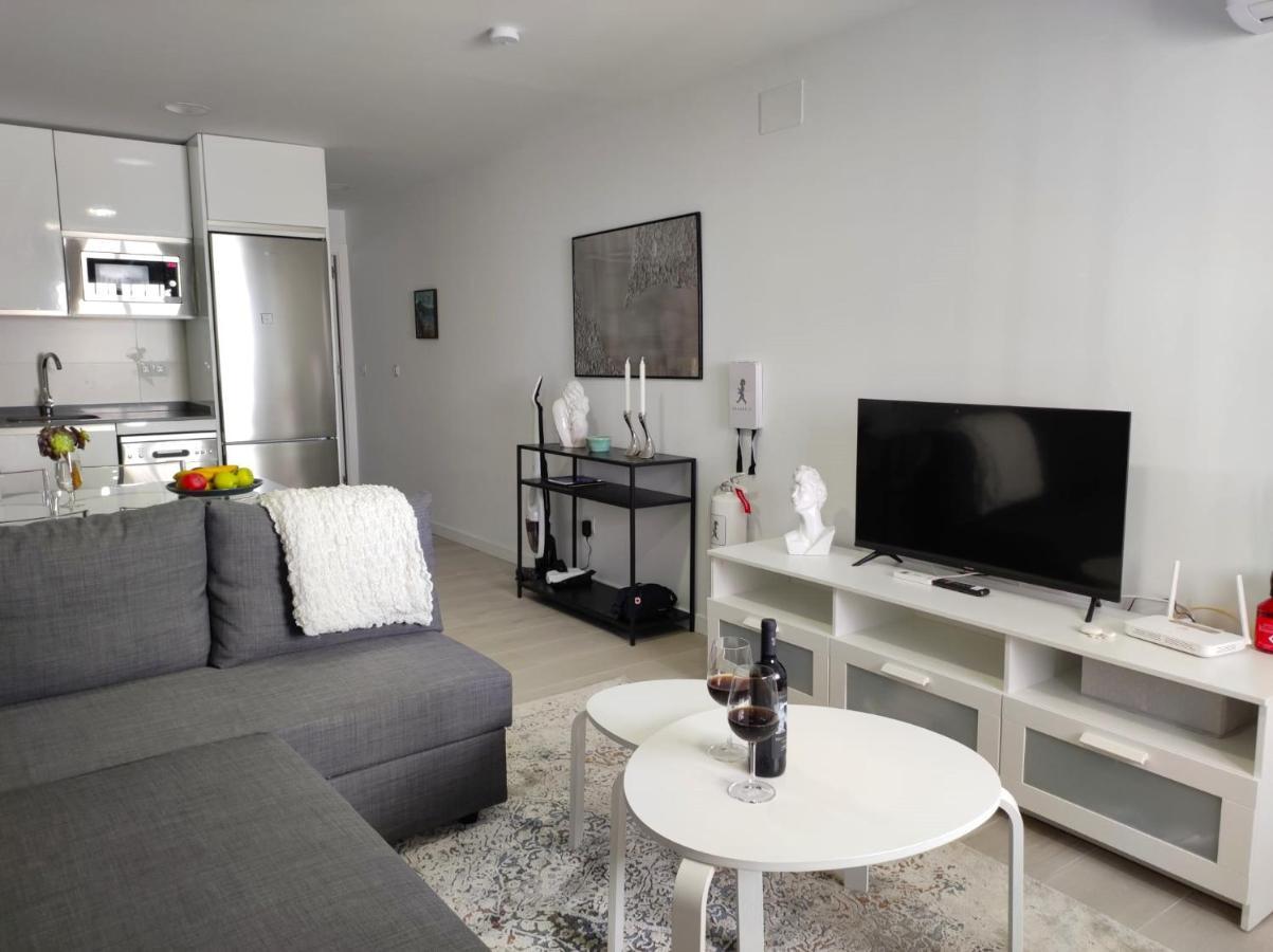 1 Bedroom Beachfront Apartment At Torecilla Beach 内尔哈 外观 照片
